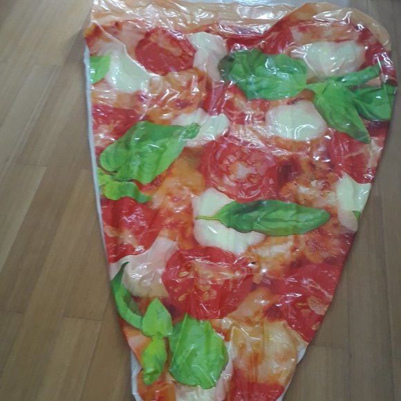 Pizza Float for the Swimming Pool - Picture 2 of 2